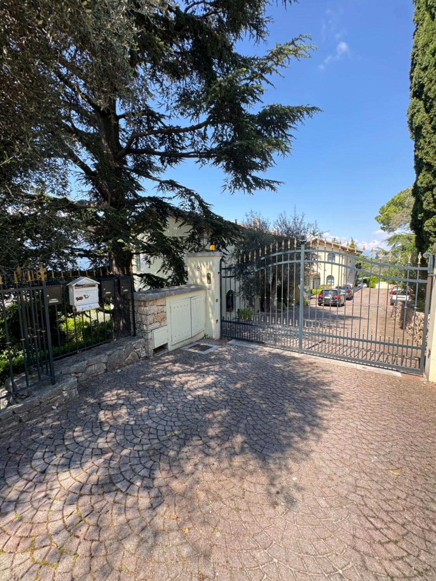 Appartamento La Perla Torri Del Benaco Zewnętrze zdjęcie